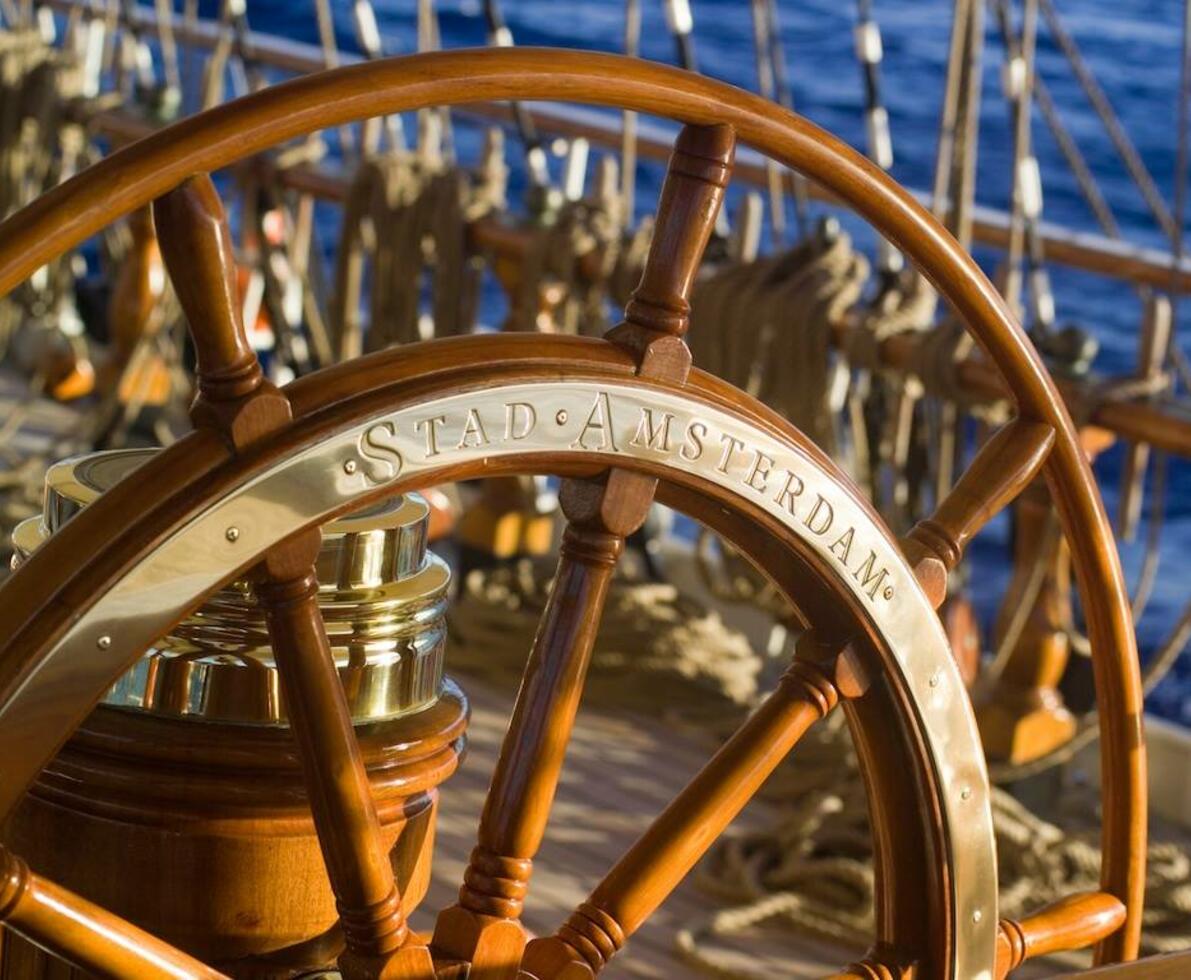 an image of the steering wheel of the clipper ship